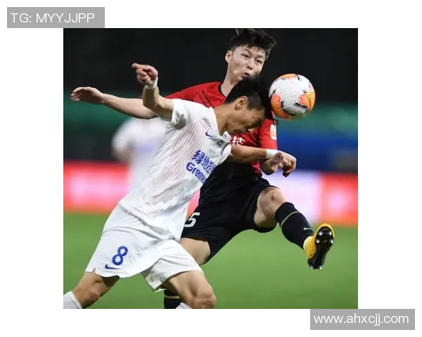 足球专题：聚焦深圳足球队的耐力